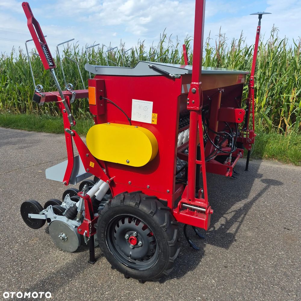 Meprozet Siewnik zbożowy 2-talerzowy S117T MEPROZET 3,0m; Siewnik zbożowy stopkowy-redlicowy S107/2 MEPROZET 2,5m; Siewnik zbożowy stopkowy-redlicowy S107 MEPROZET 3,0m - 2