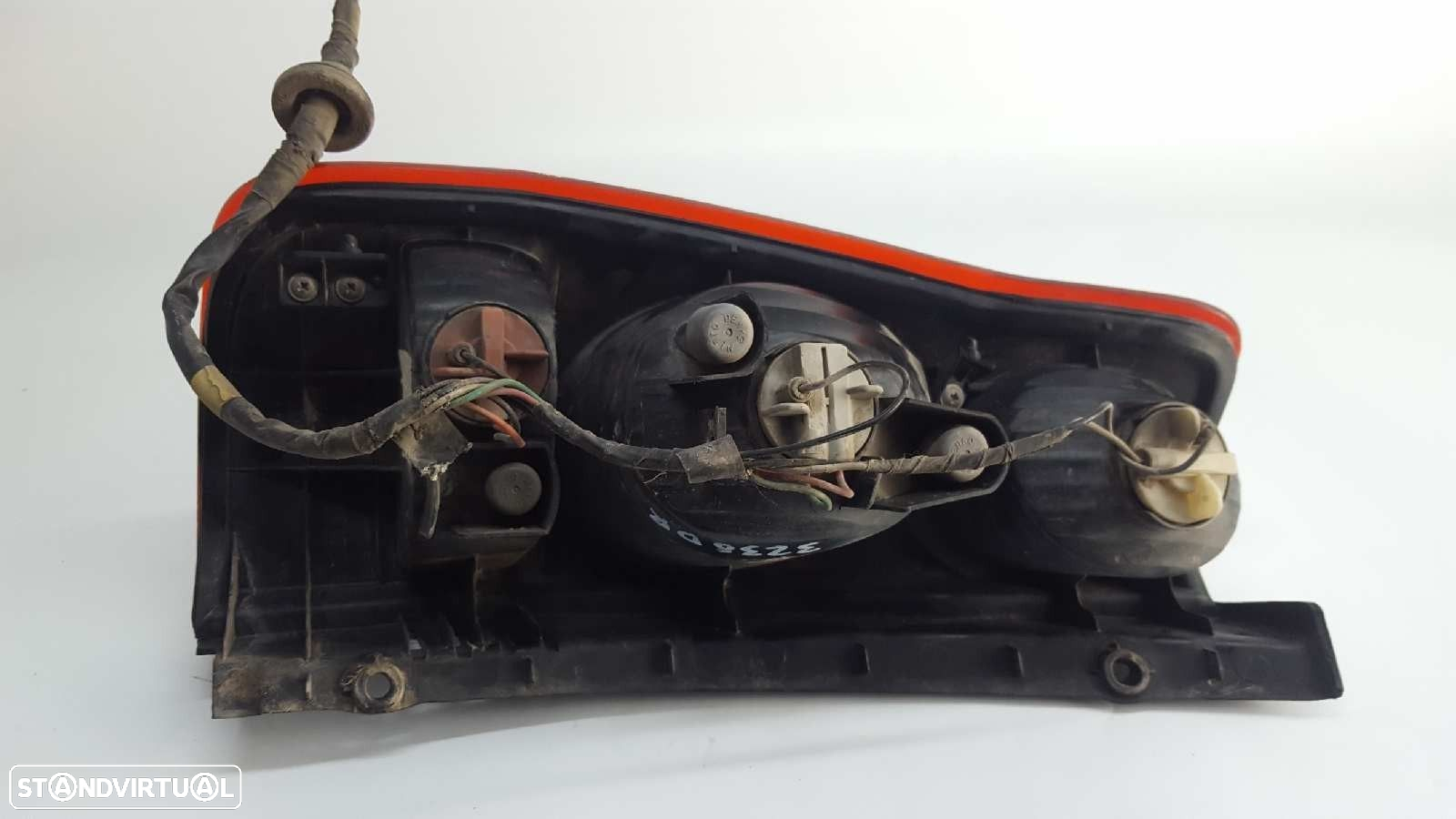 FAROLIM TRASEIRO DIREITO HYUNDAI MATRIX (FC) 1.5 CRDI GLS - 3