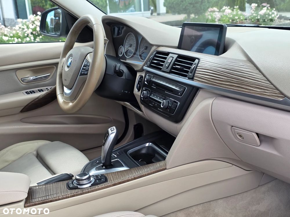 BMW Seria 3 320i Modern Line - 27