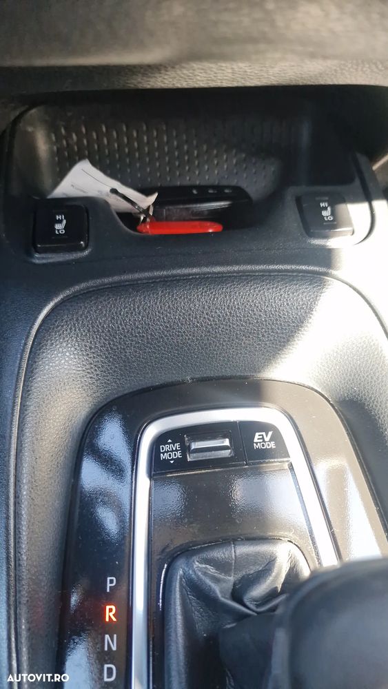 Toyota Corolla 1.8 HSD Business - 18