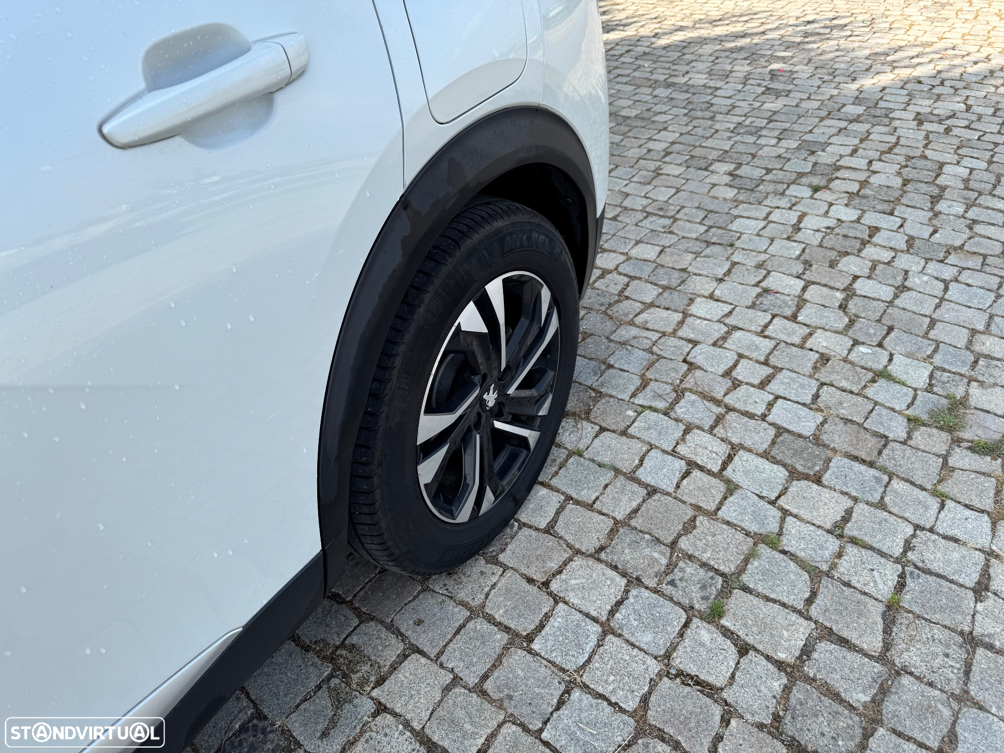 Peugeot e-2008 50 kWh Active Pack - 16