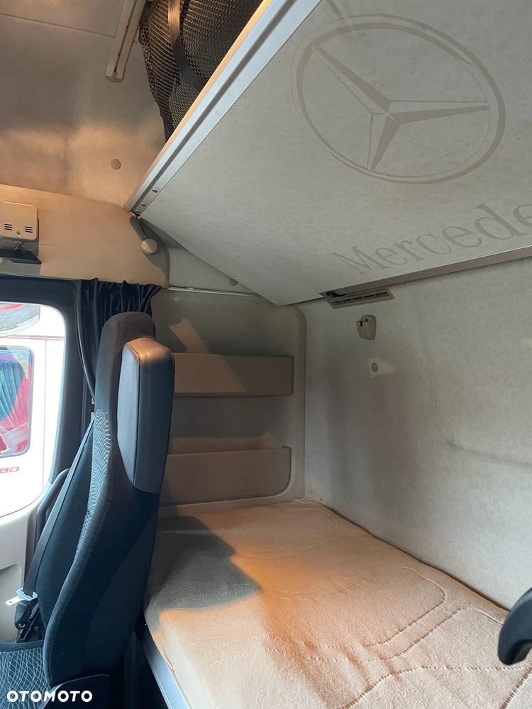 Mercedes-Benz ACTROSS MP4 - 12