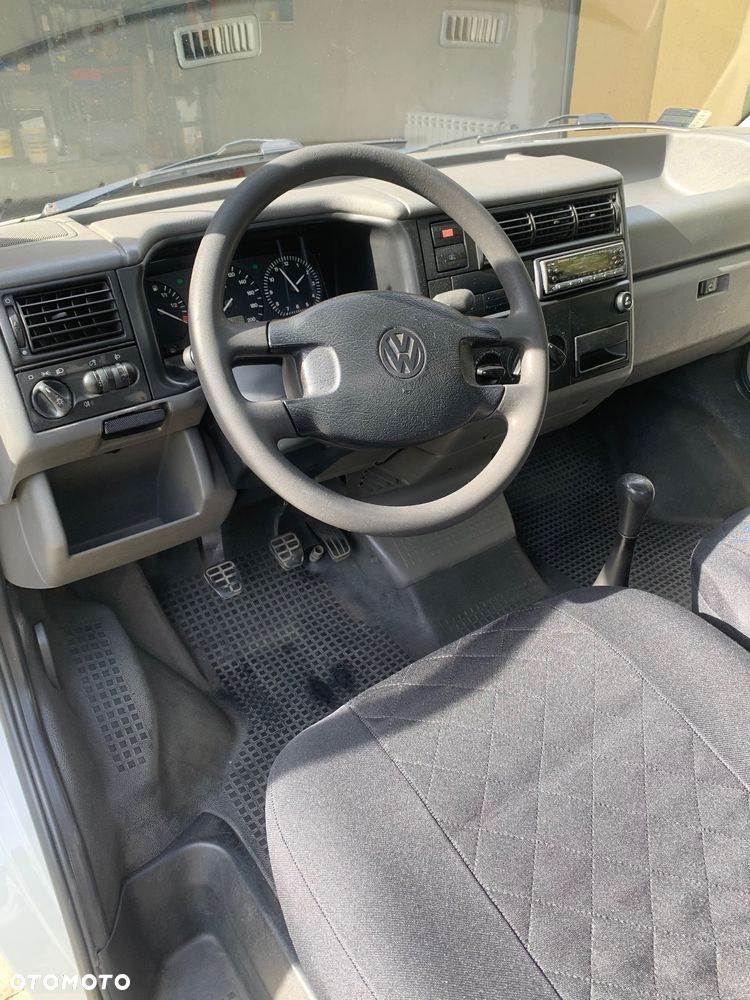 Volkswagen Transporter - 11
