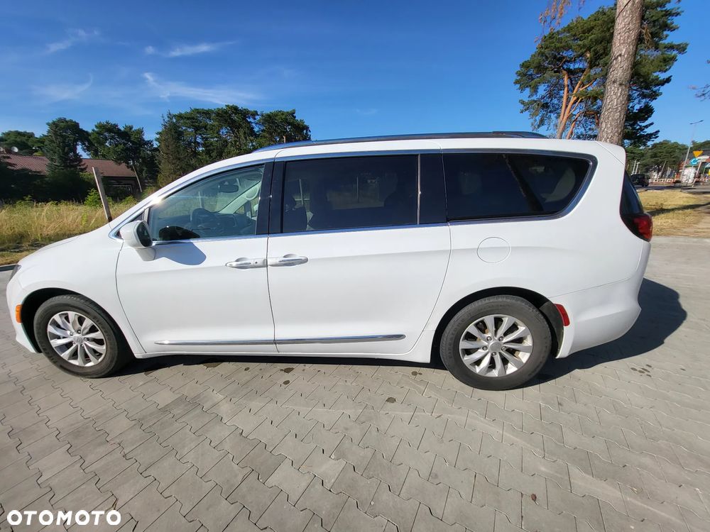 Chrysler Pacifica - 9