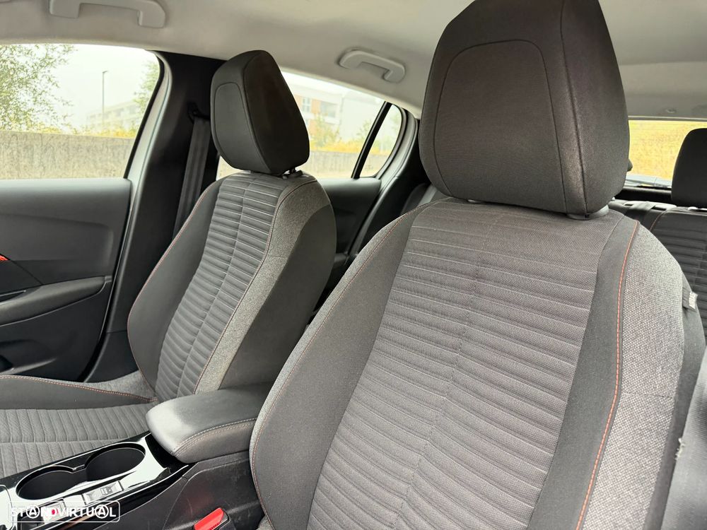 Peugeot e-208 50 kWh Active Pack — fotografia 9