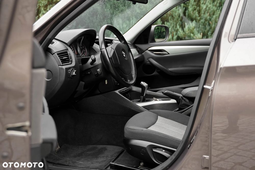 BMW X1 sDrive18i - 16