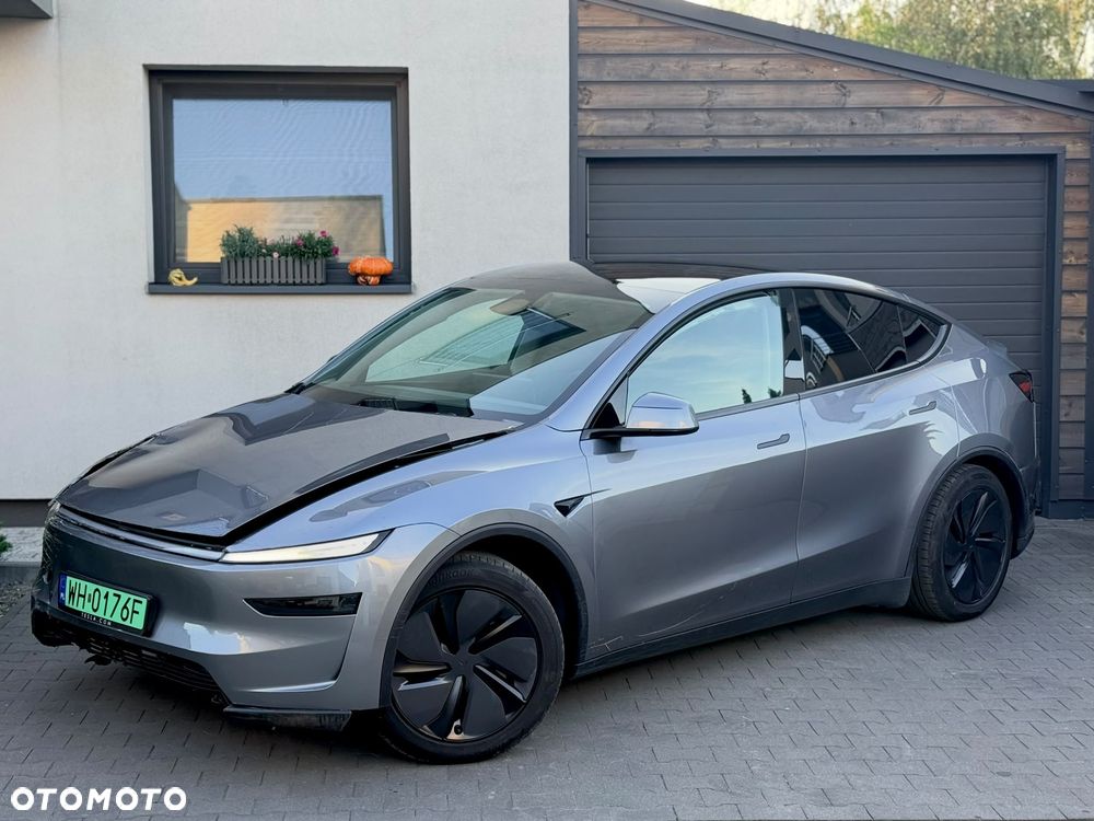 Tesla Model Y Long Range AWD - 2