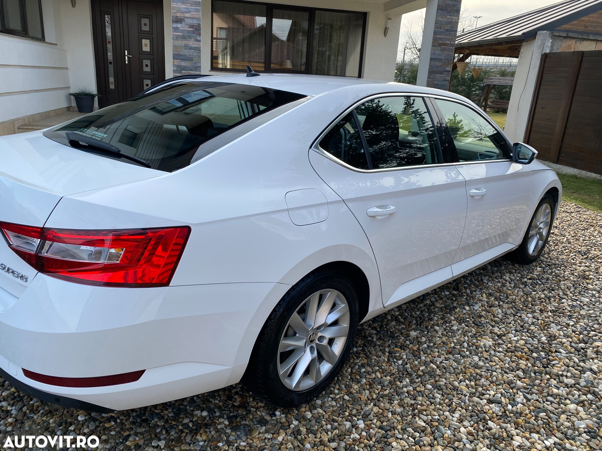 Skoda Superb 2.0 TDI Ambition - 4