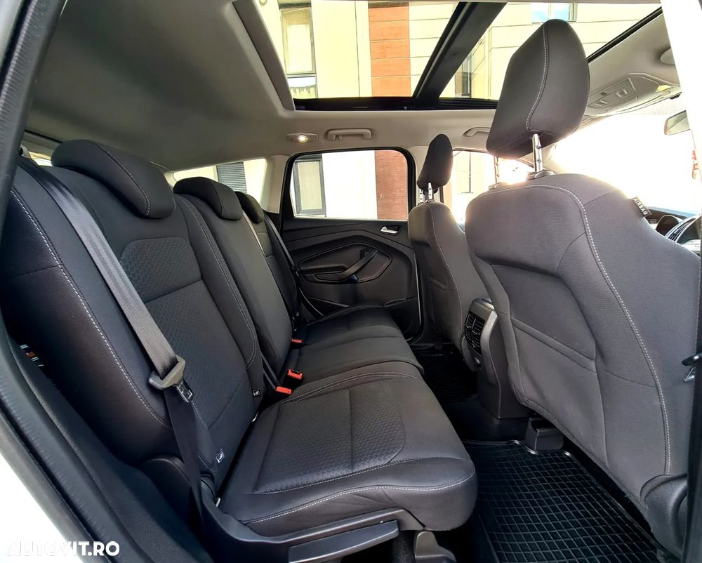 Ford Kuga 1.5 TDCi 2x4 Aut. Titanium - 4