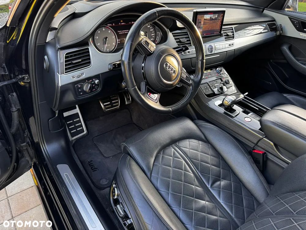 Audi S8 - 2