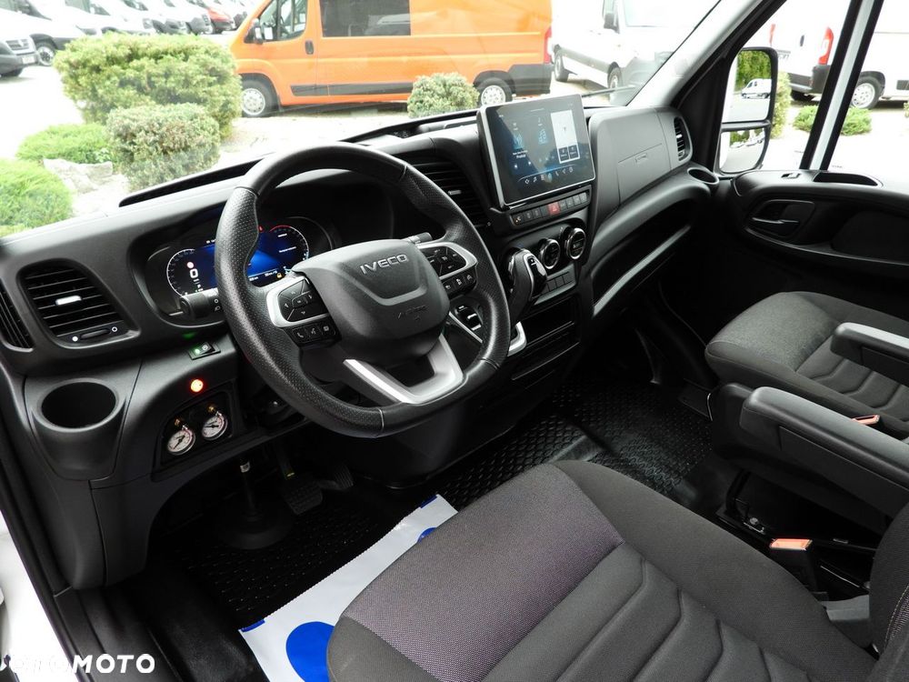 Iveco DAILY 35S18 KONTENER HI-MATIC WINDA 8 PALET TEMPOMAT NAWIGACJA LEDY PNEUMATYKA AUTOMAT HI-MATIC KLIMATYZACJA  180KM - 3