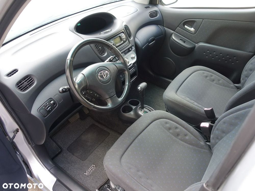 Toyota Yaris Verso - 10