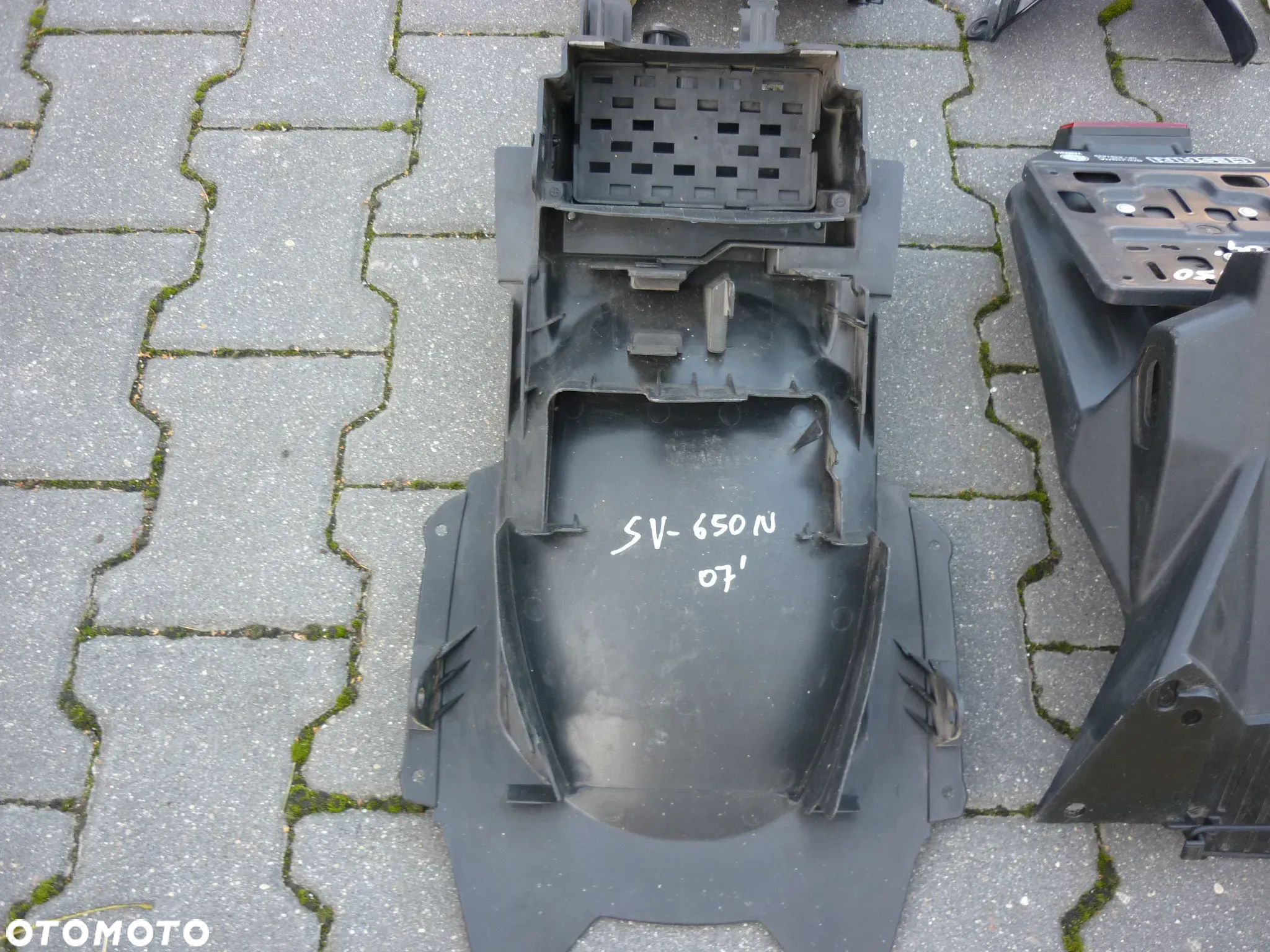 Chłodnica oleju sety tył wypełnienie wentylator części Suzuki SV 650 rok 2007 - 11