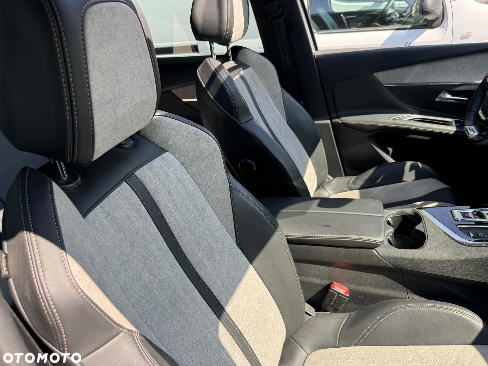Peugeot 3008 Plug-In Hybrid 225 e-EAT8 GT - 17