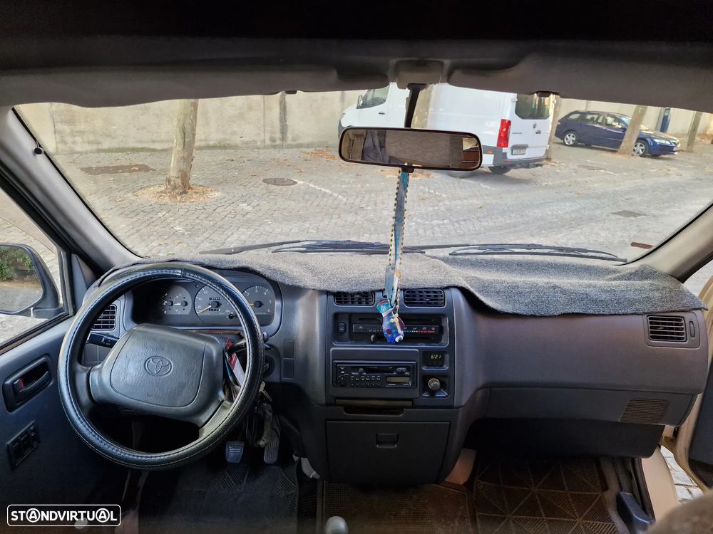 Toyota HiAce 2.4 D LXH12LB - 9