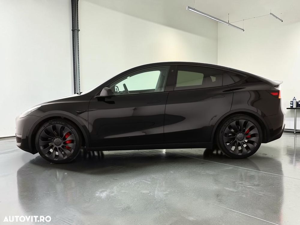 Tesla Model Y Performance Dual Motor AWD - 11