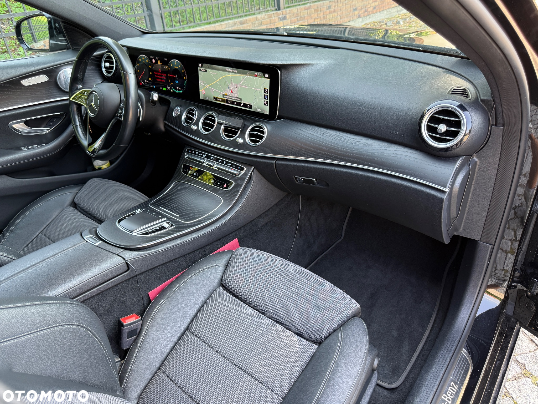 Mercedes-Benz Klasa E 300 d 9G-TRONIC - 27