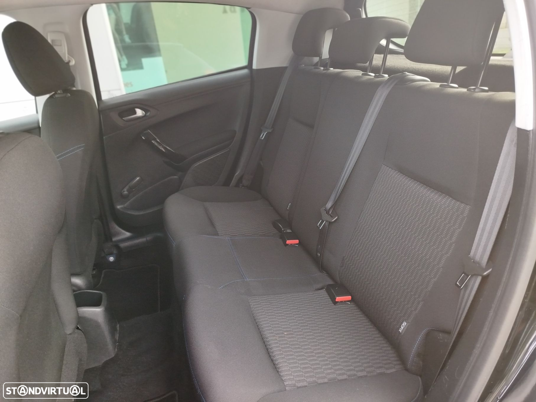 Peugeot 208 1.5 BlueHDi Signature - 15