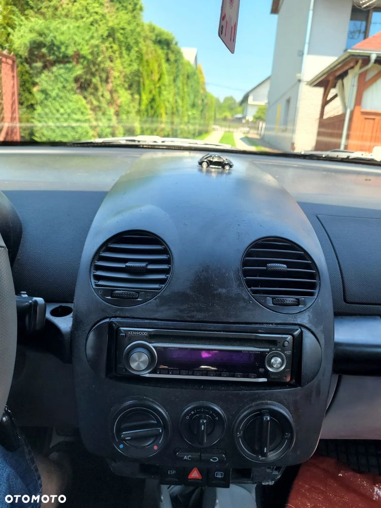 Volkswagen New Beetle - 9
