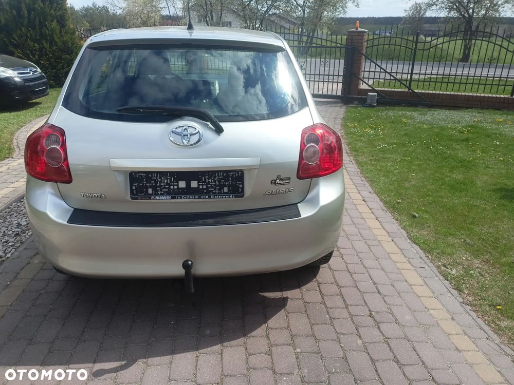Toyota Auris 1.6 Executive - 3