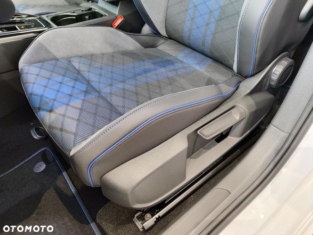 Volkswagen Golf - 18