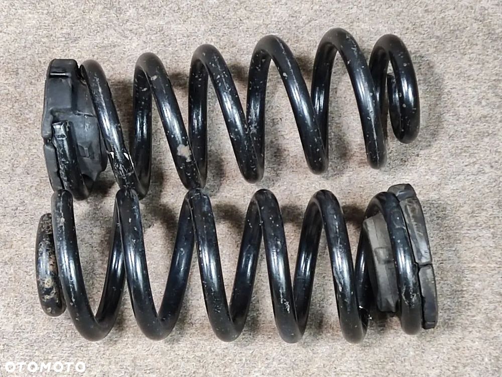 JEEP GRAND CHEROKEE WK2 6.4 SRT 16-21r Sprężyn Tył - 1