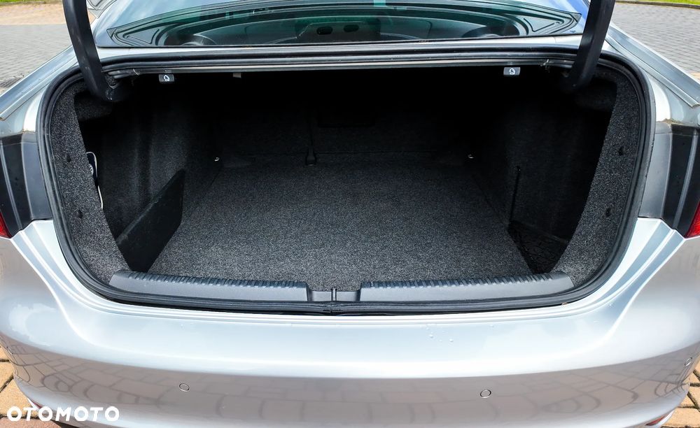 Volkswagen Jetta 1.6 TDI Highline - 19