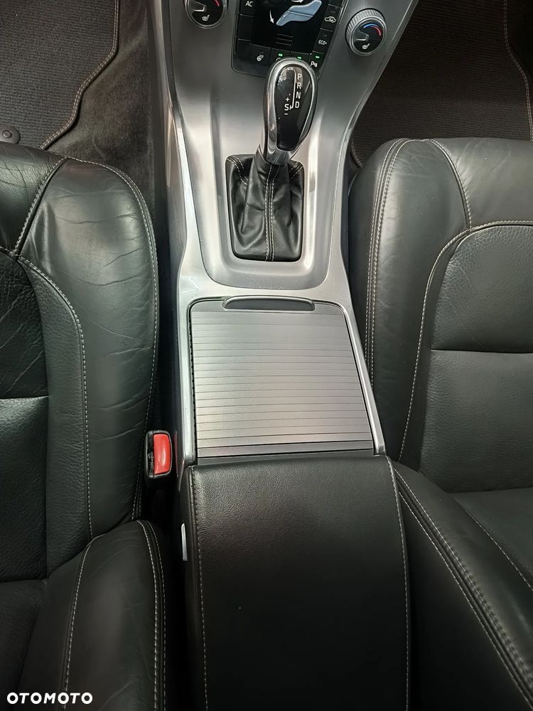 Volvo XC 70 - 30