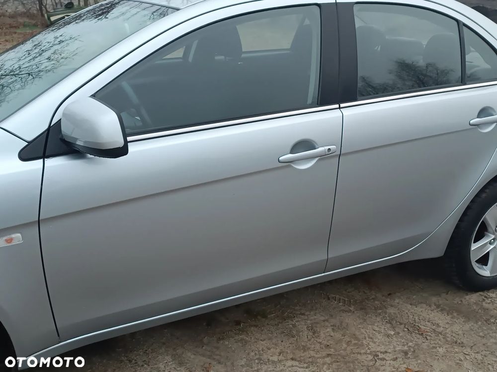 Mitsubishi Lancer - 12