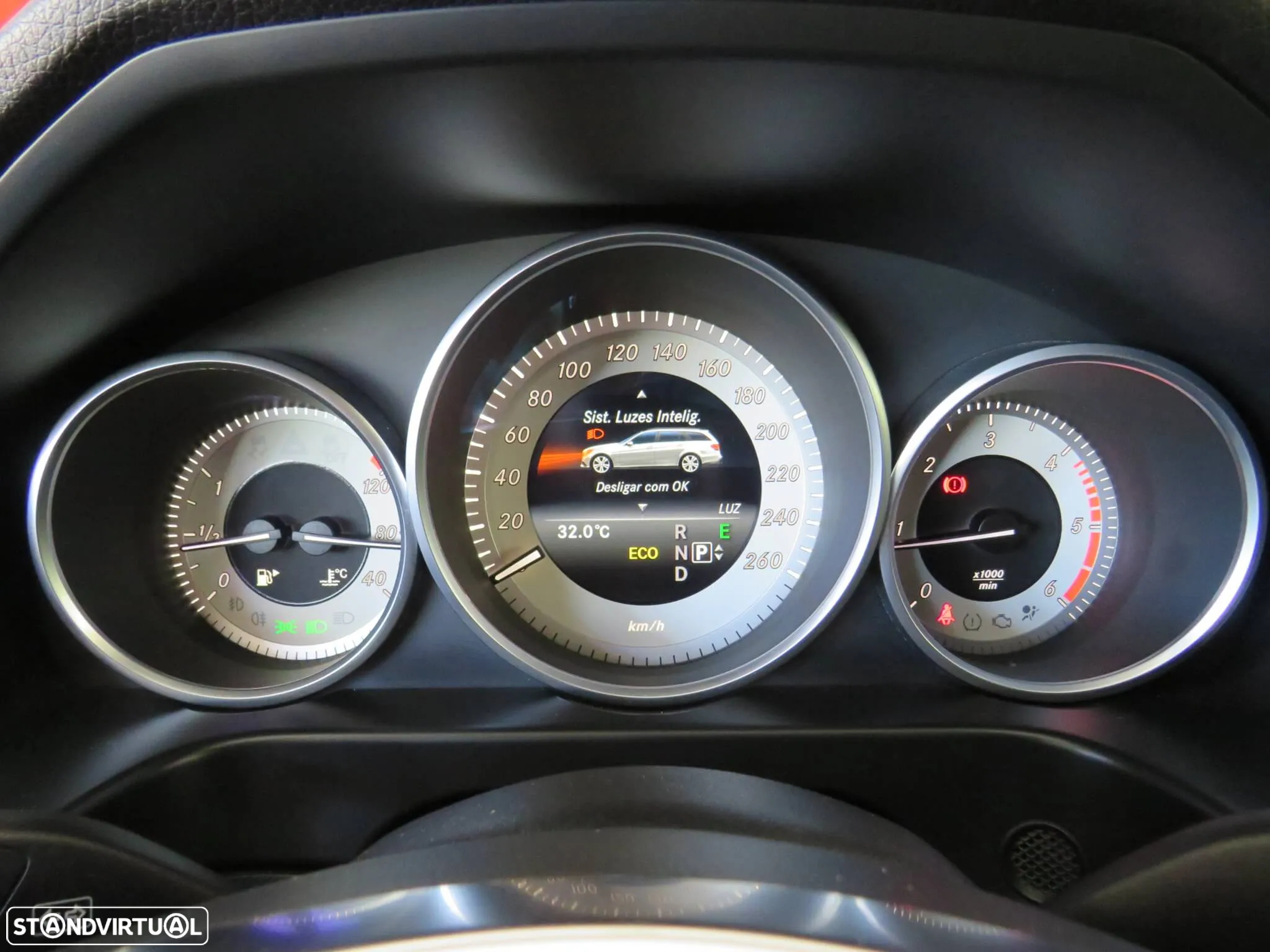Mercedes-Benz E 250 BlueTEC Avantgarde Auto. - 23