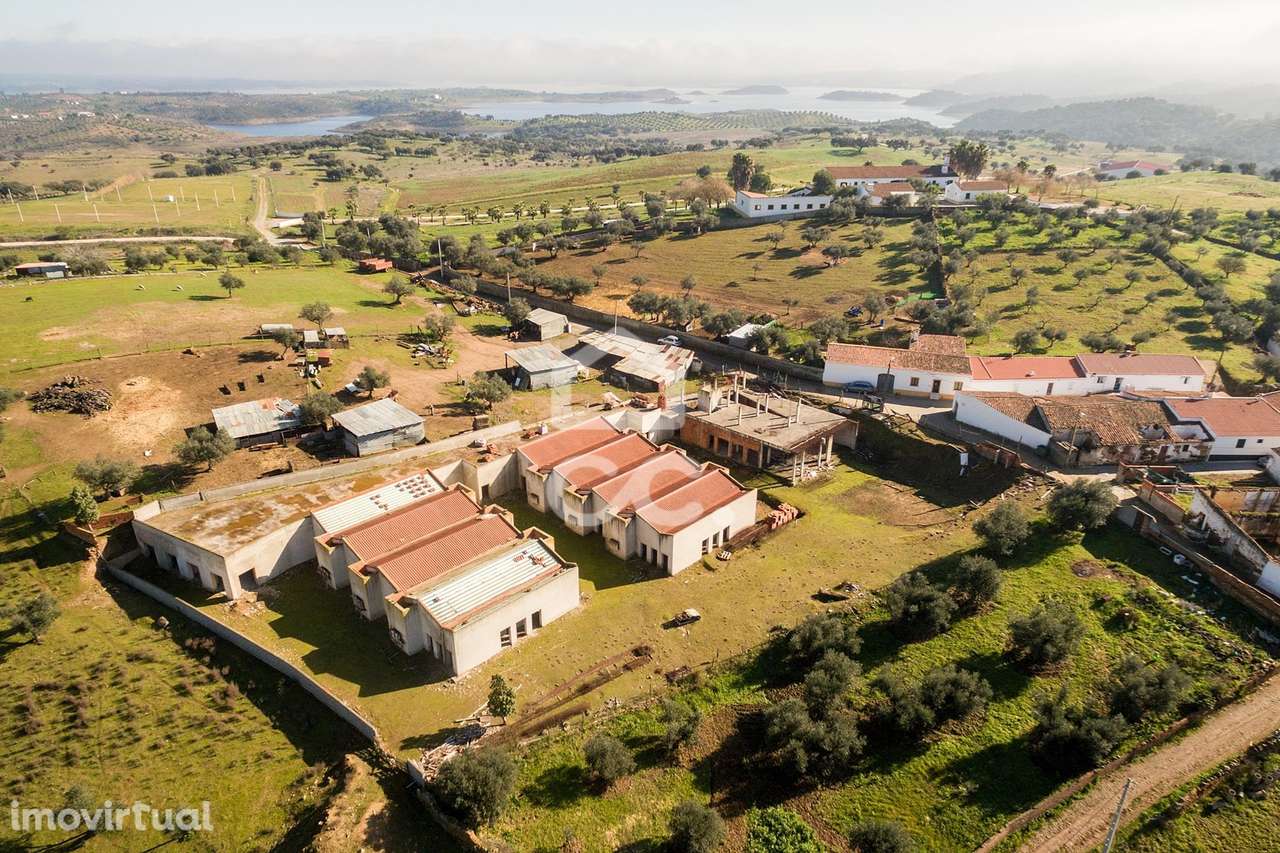 Terreno de 4000 m2 com construção | Aldeia de Alqueva - Grande imagem: 3/60