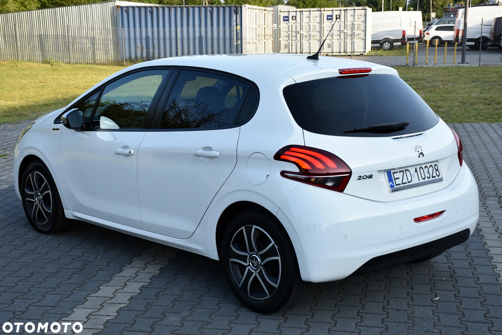 Peugeot 208 - 13