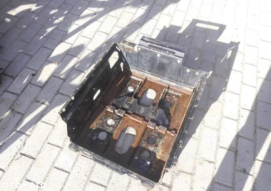 PODSTAWA SKRZYNKA AKUMULATORÓW DAF 105 XF 85 CF EURO 5 - 2