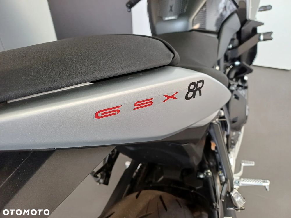 Suzuki GSX - 12