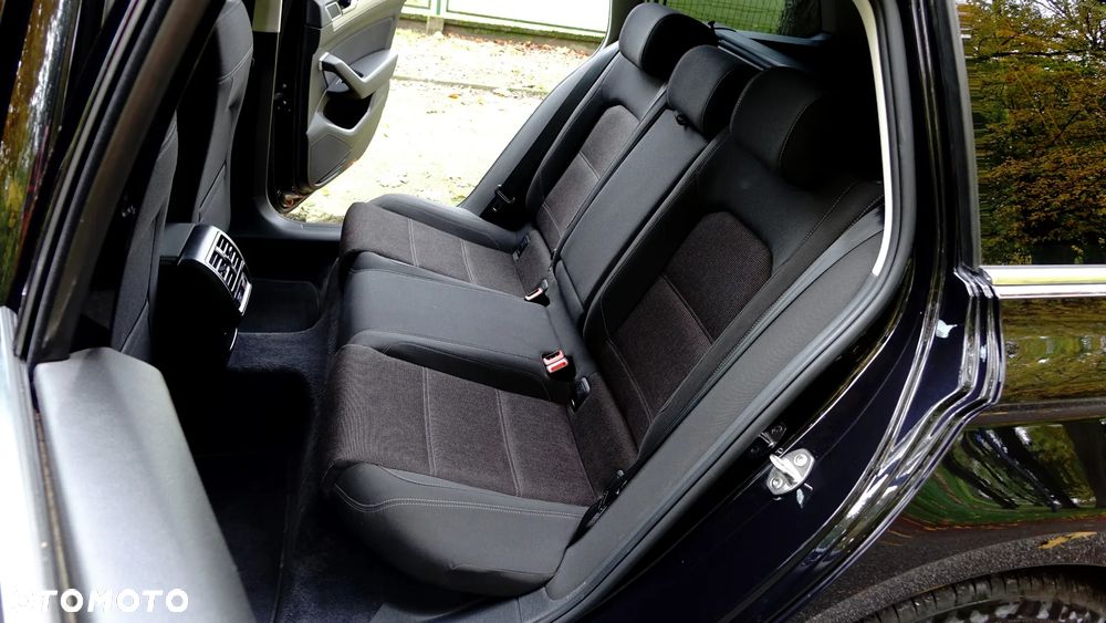 Volkswagen Passat - 9