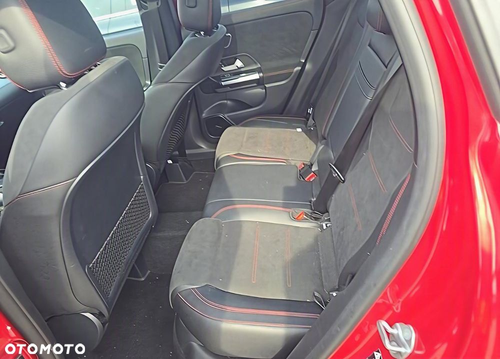 Mercedes-Benz GLA - 10