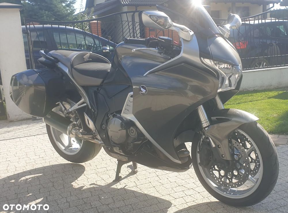 Honda VFR - 1