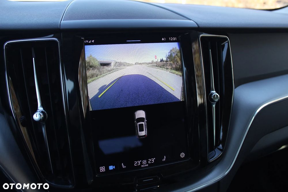 Volvo XC 60 B4 D AWD Geartronic Momentum Pro - 29