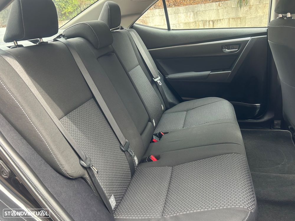 Toyota Corolla 1.4 D-4D Exclusive - 12
