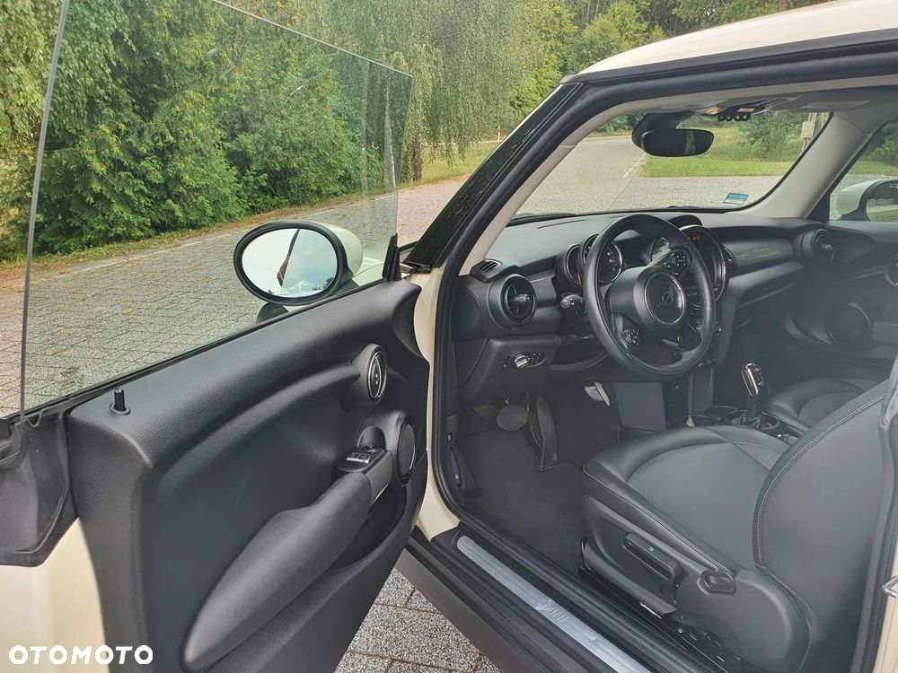 MINI Cooper Essential Trim - 7