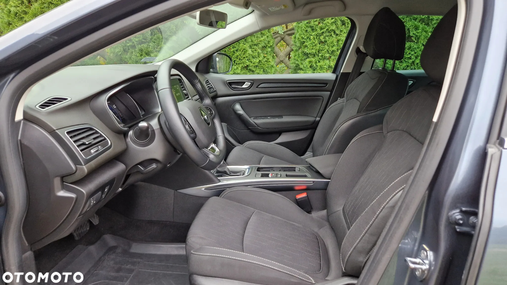 Renault Megane 1.5 Blue dCi Intens EDC - 11
