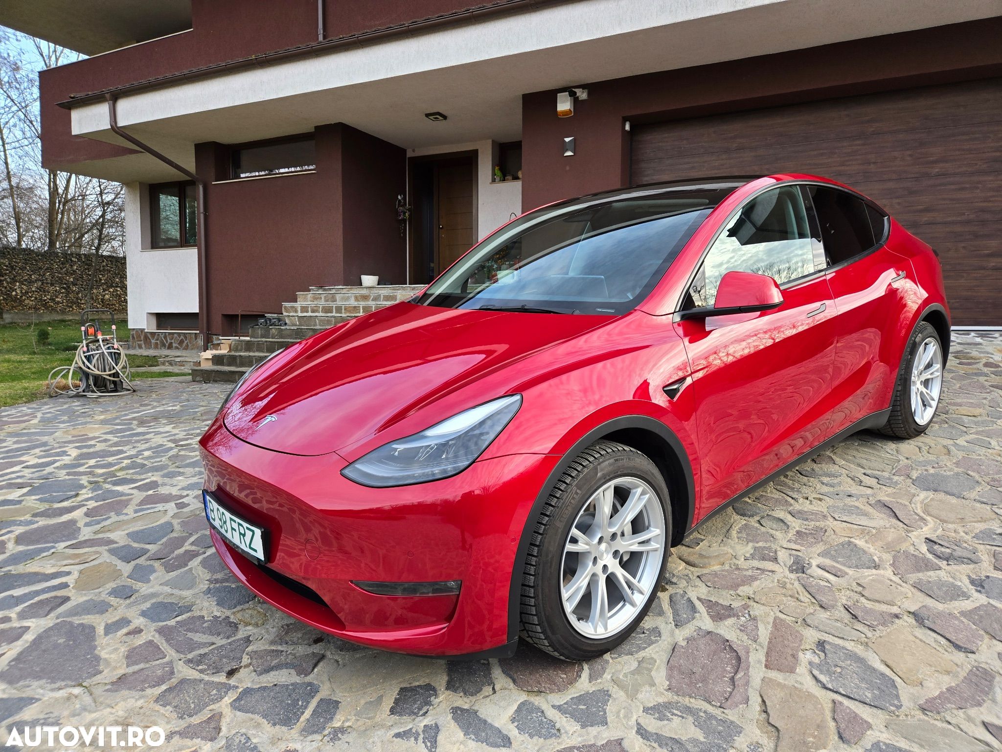 Tesla Model Y - 1