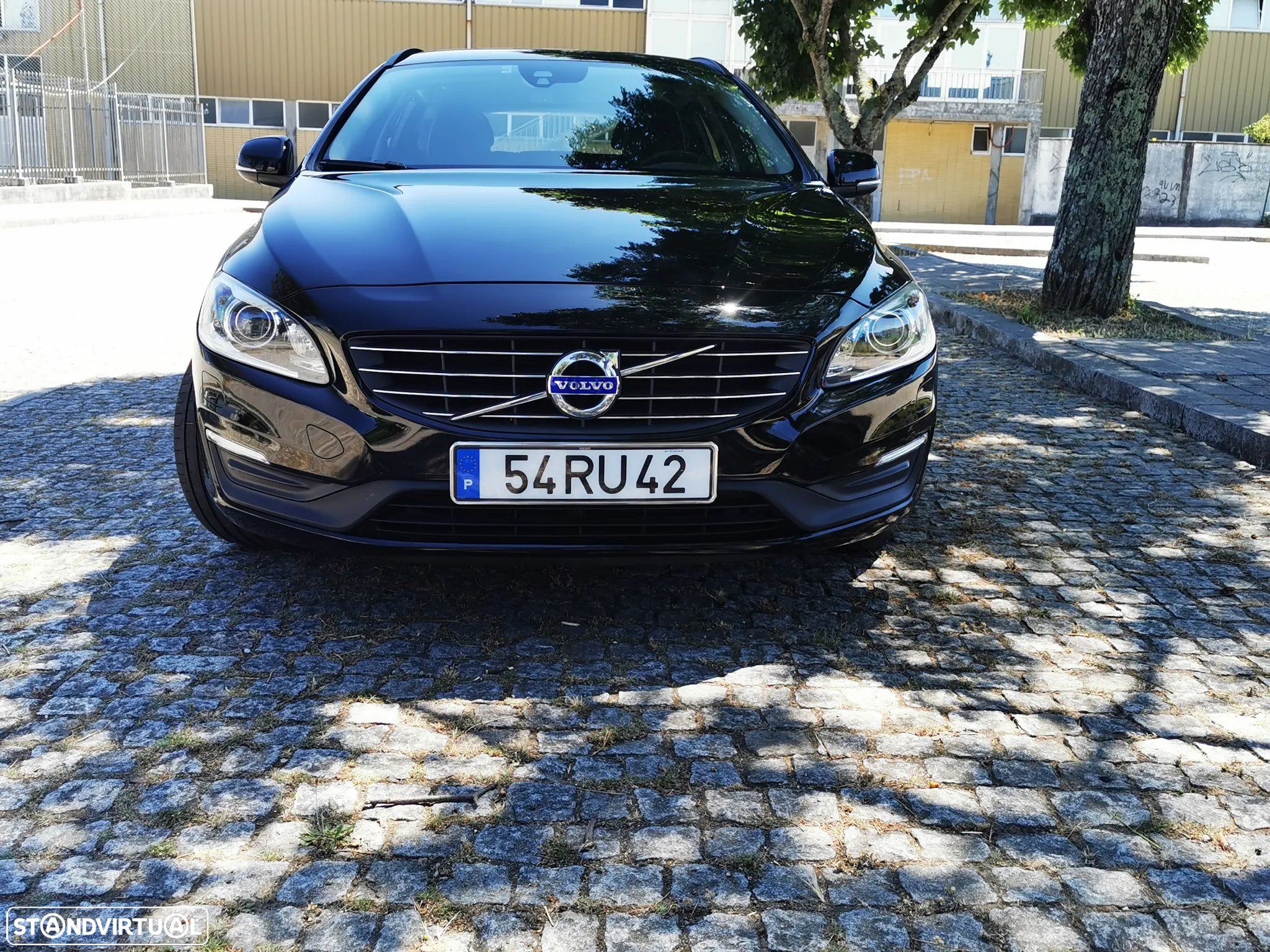 Volvo V60 2.4 D6 Momentum AWD Phev - 6