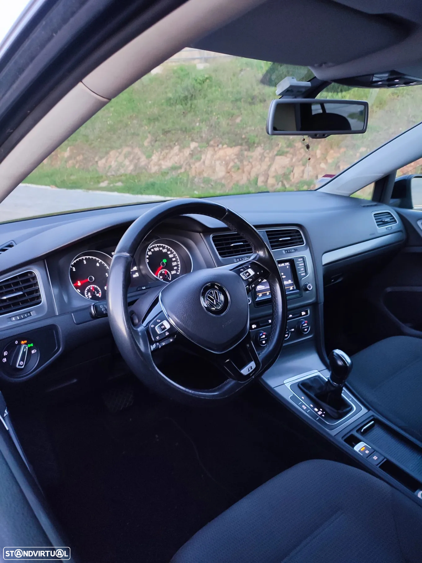 VW Golf 1.6 TDi Highline DSG - 12