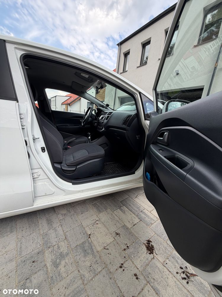 Kia Rio 1.2 L - 10