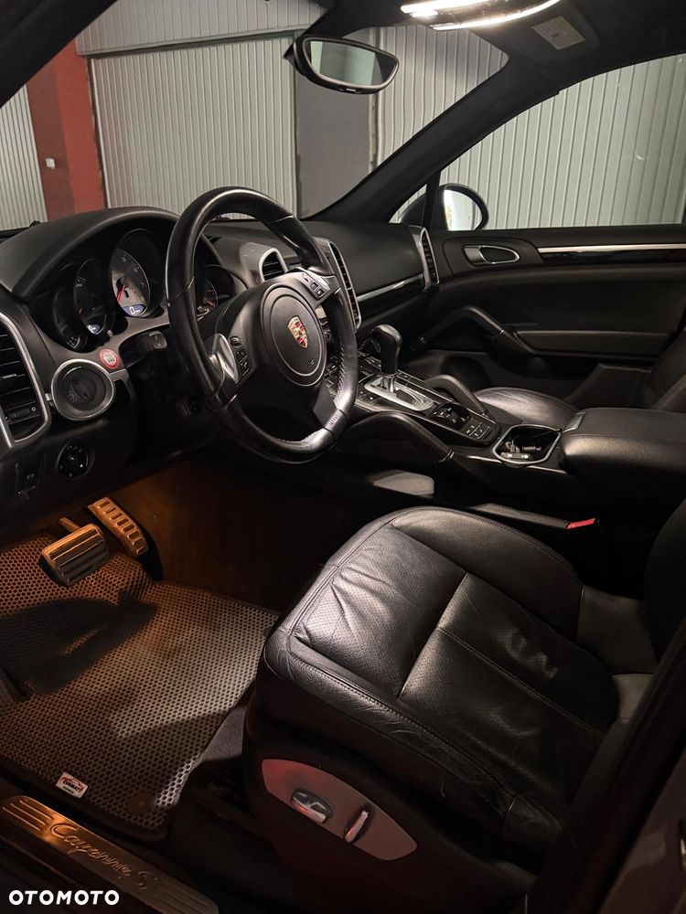 Porsche Cayenne - 10