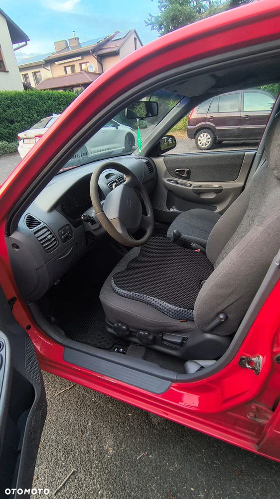 Hyundai Accent - 3