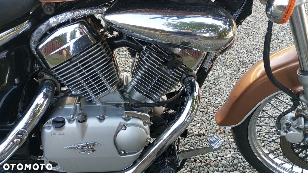 Suzuki Intruder - 4