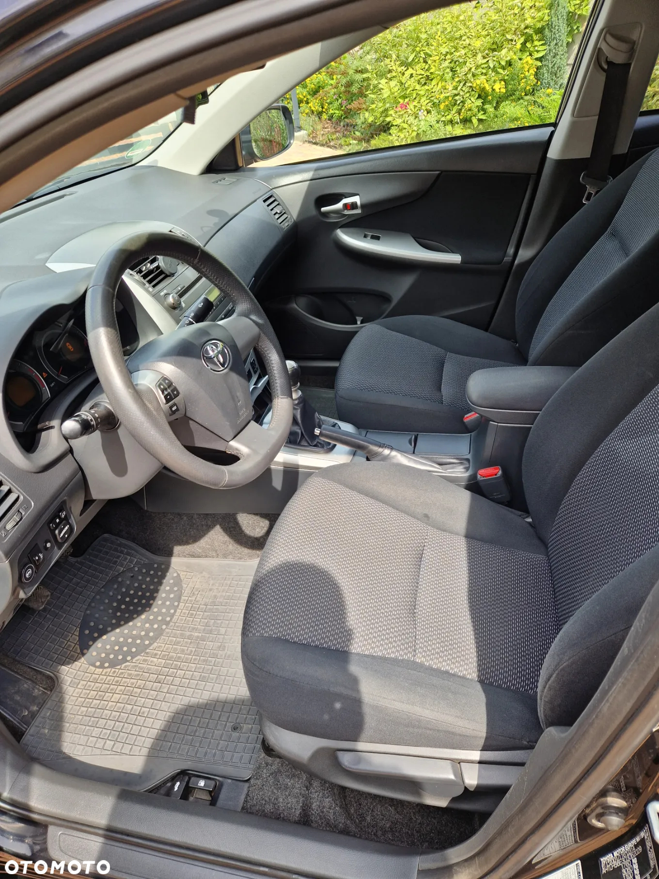 Toyota Corolla - 10