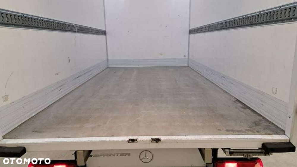 Mercedes-Benz Sprinter - 15